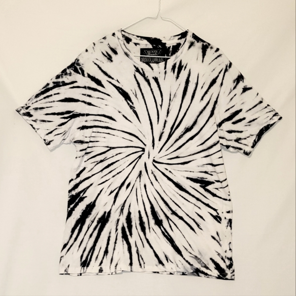 *BROKEN THREADS*Navy & White TyeDye Short Sleeve T-shirt